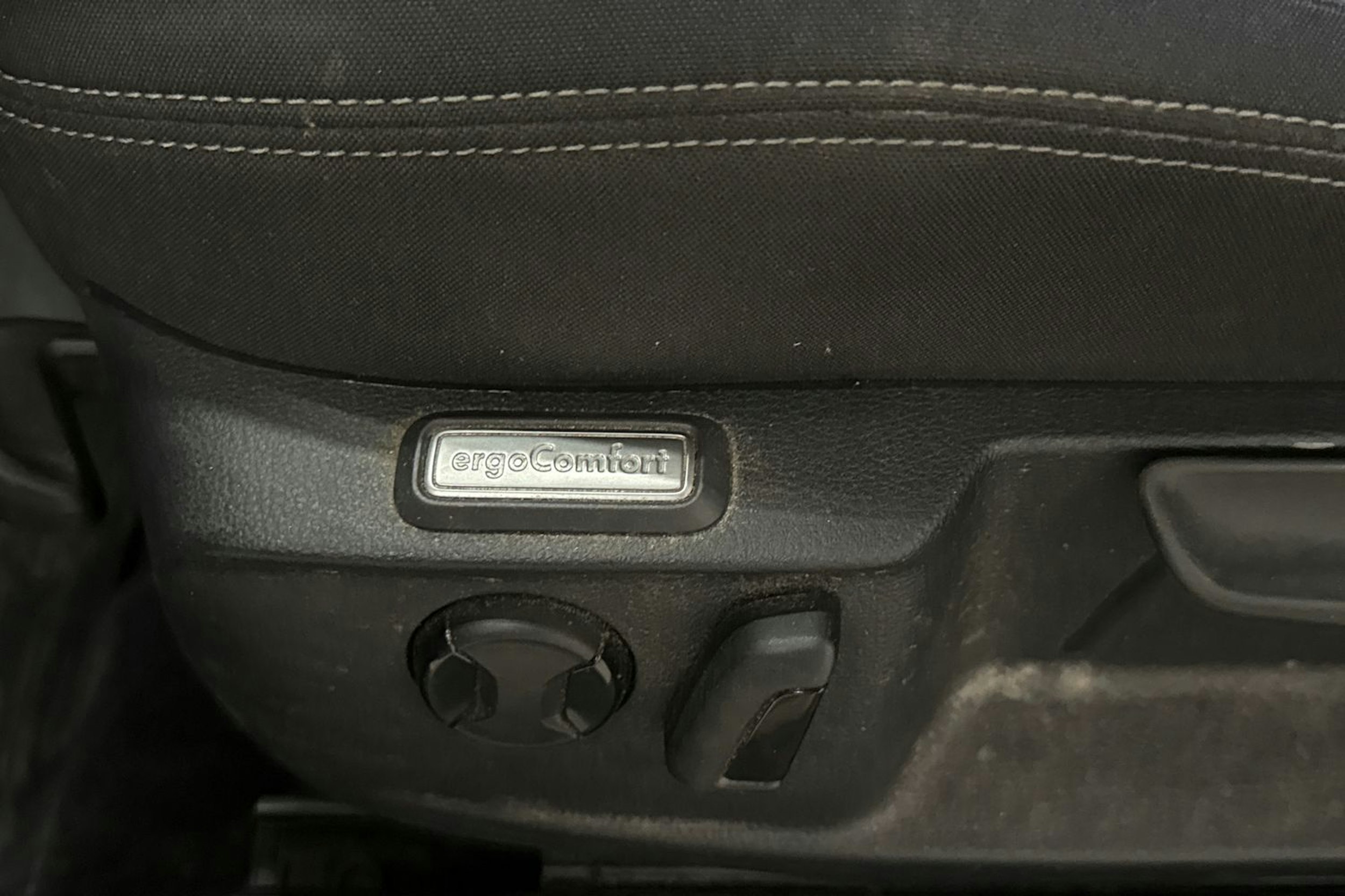 harmaa Volkswagen Passat 2015 kuva 17.