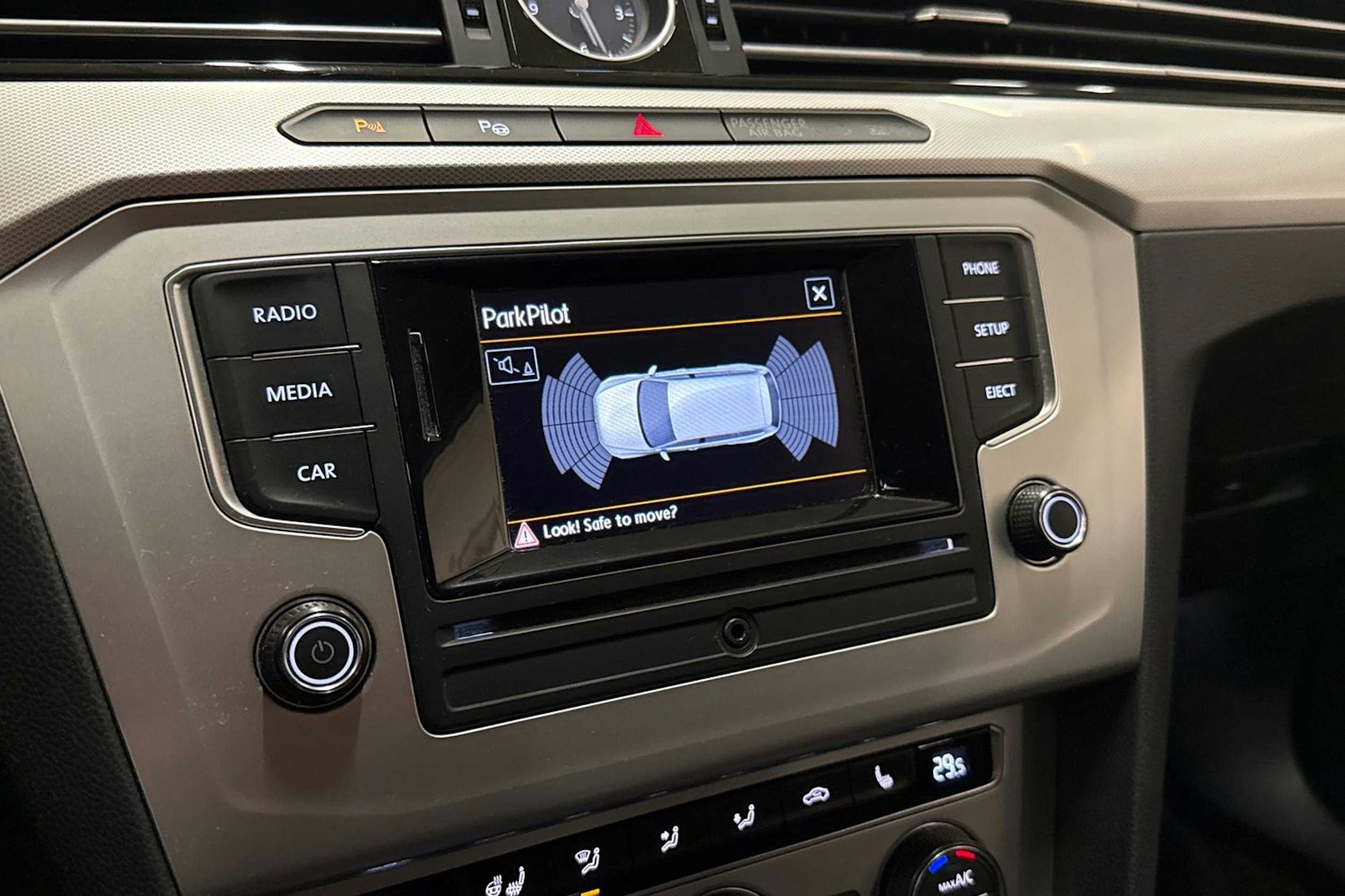 harmaa Volkswagen Passat 2015 kuva 23.