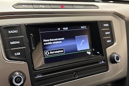 harmaa Volkswagen Passat 2015 kuva 24.