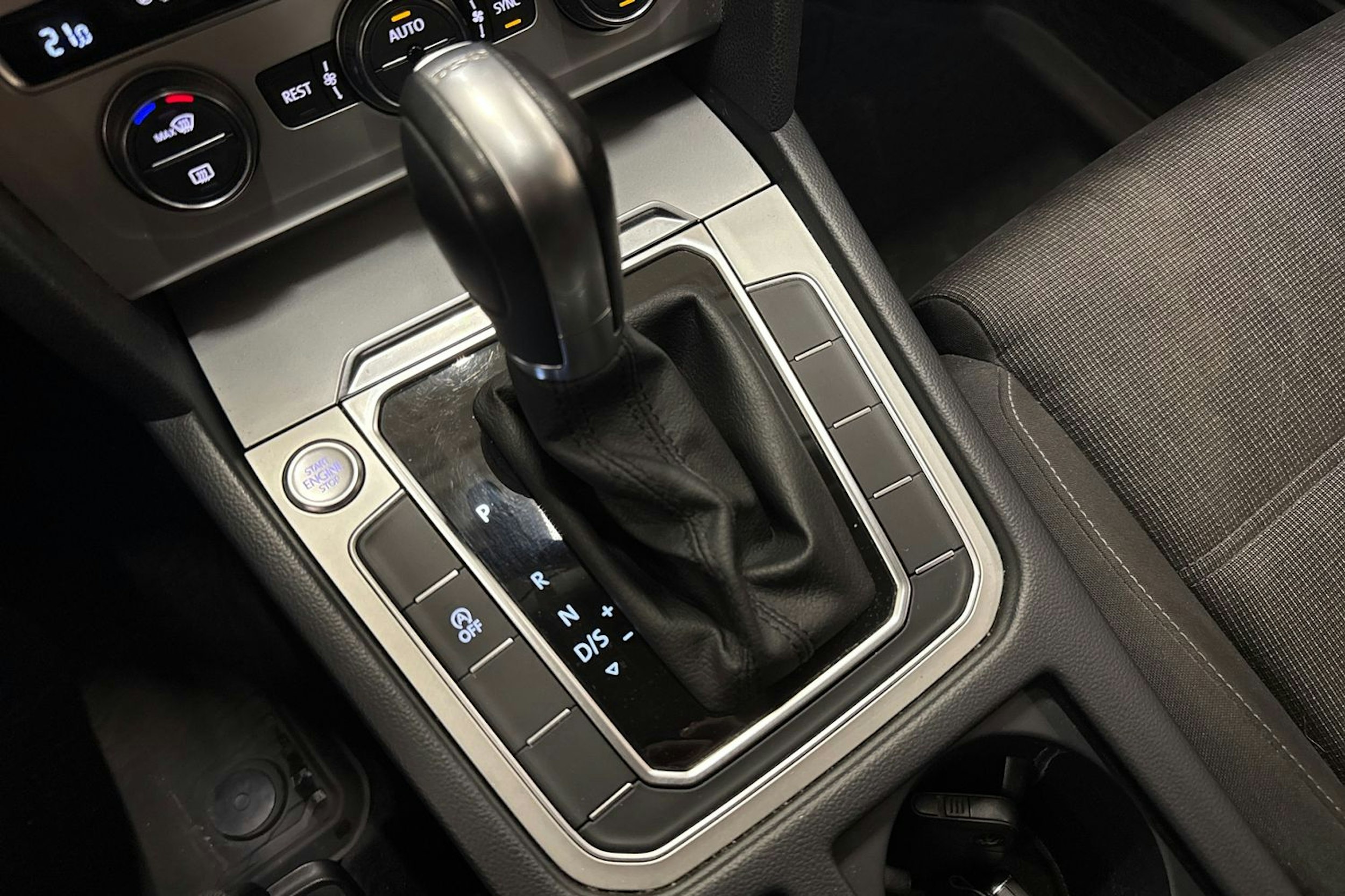 harmaa Volkswagen Passat 2015 kuva 27.