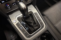 harmaa Volkswagen Passat 2015 kuva 27.