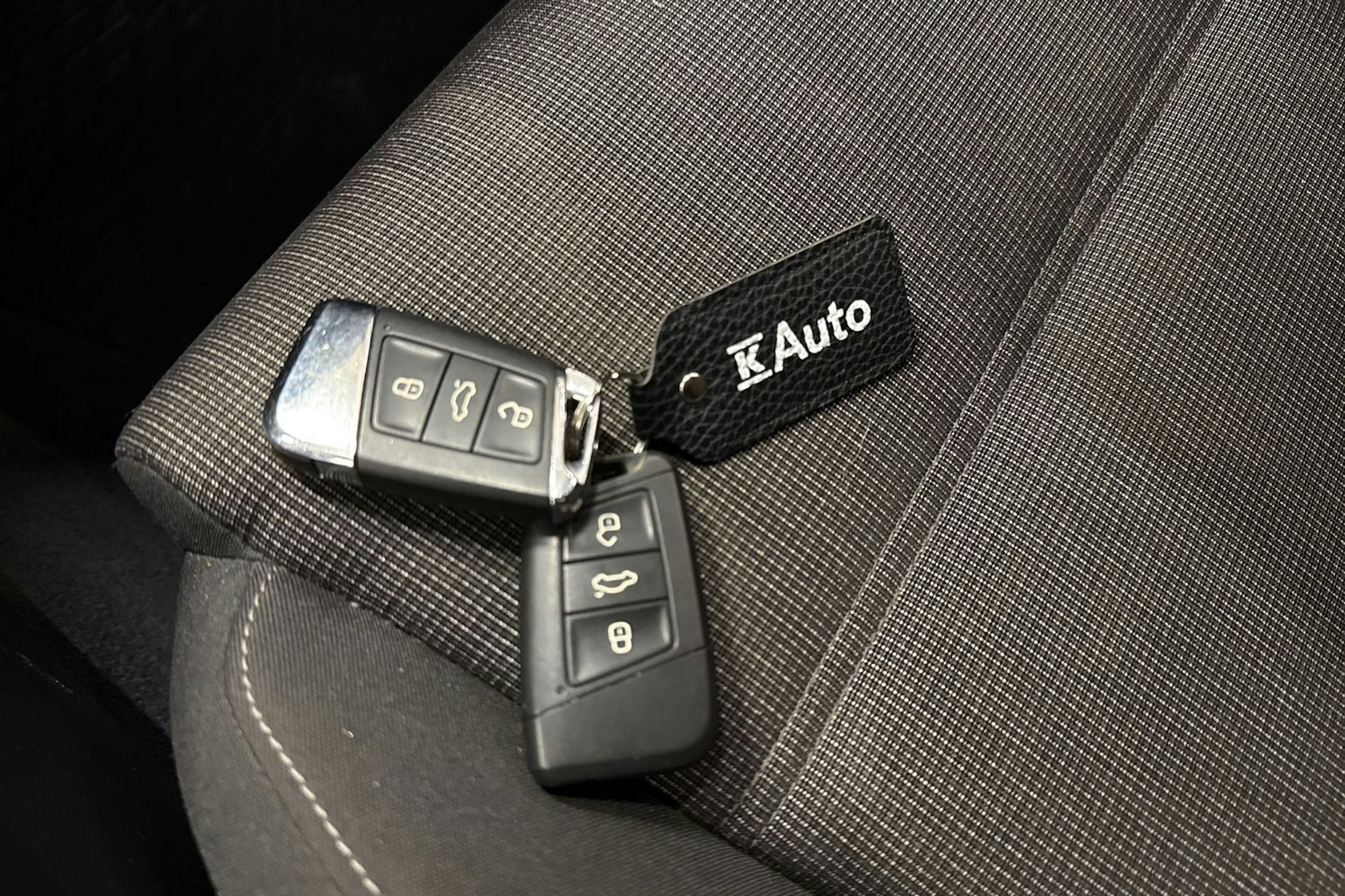 harmaa Volkswagen Passat 2015 kuva 28.