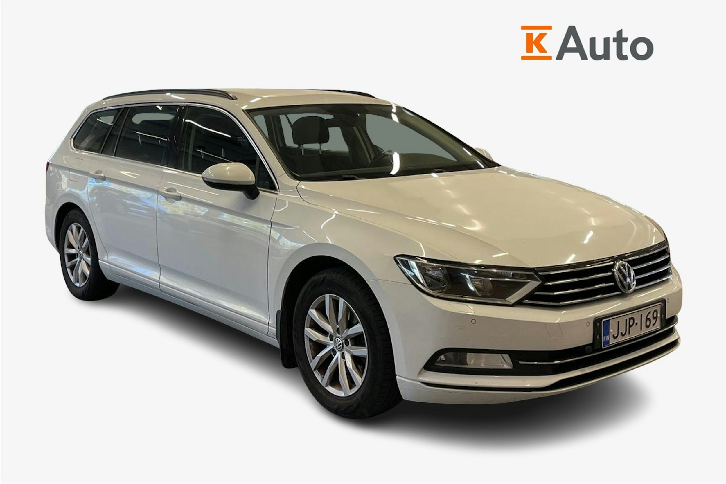 Valkoinen Volkswagen PASSAT 2015 kuva 1.