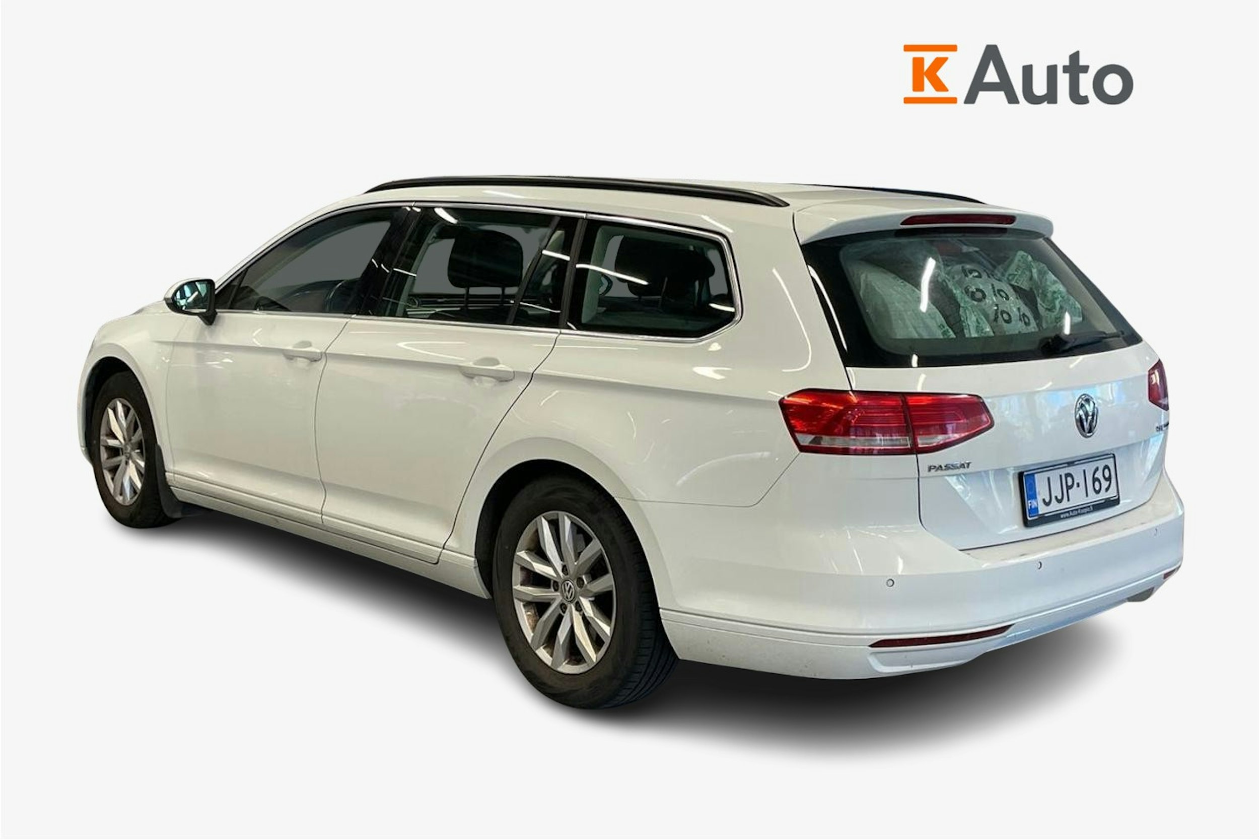 Valkoinen Volkswagen PASSAT 2015 kuva 2.