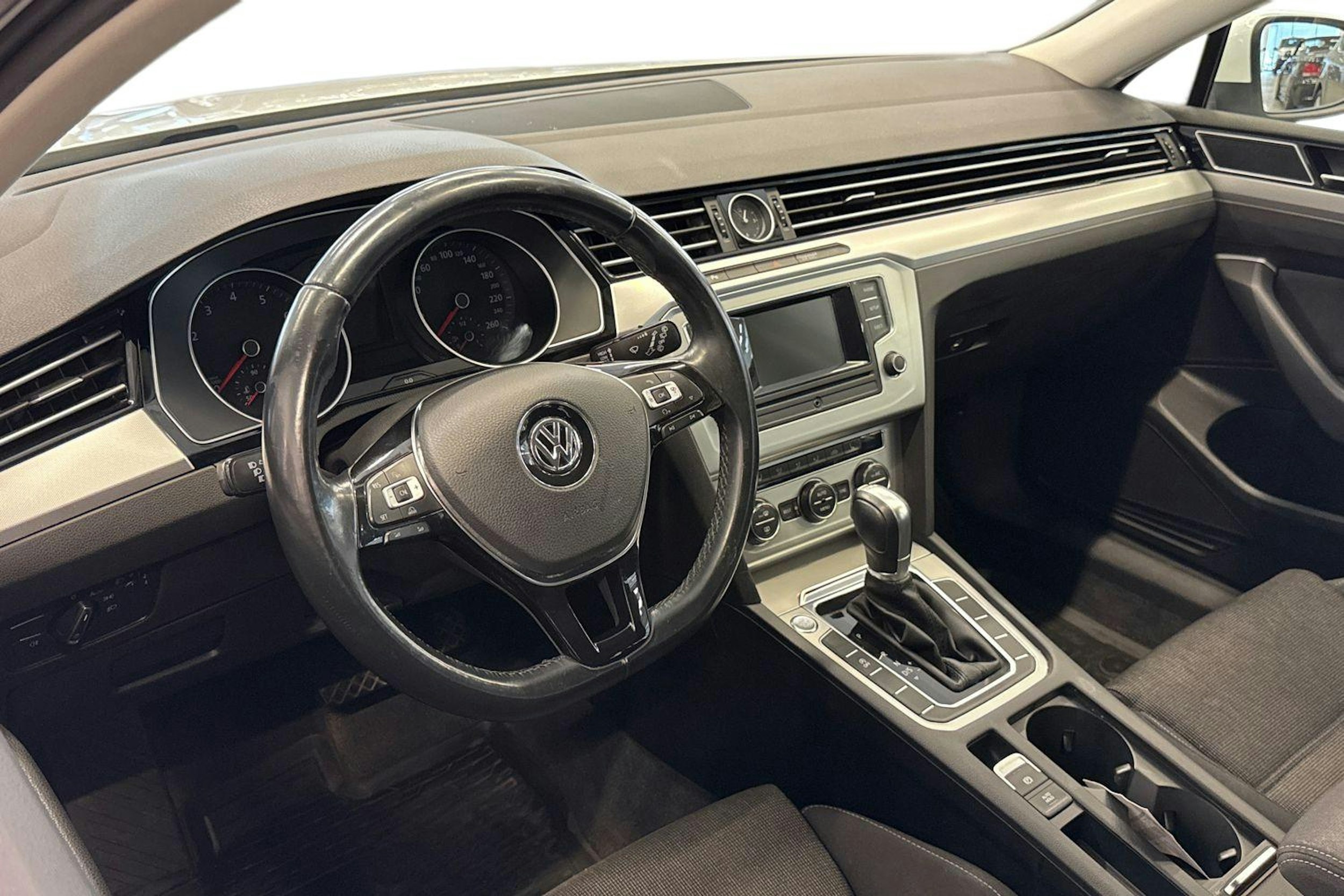Valkoinen Volkswagen PASSAT 2015 kuva 7.