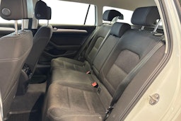 Valkoinen Volkswagen PASSAT 2015 kuva 10.