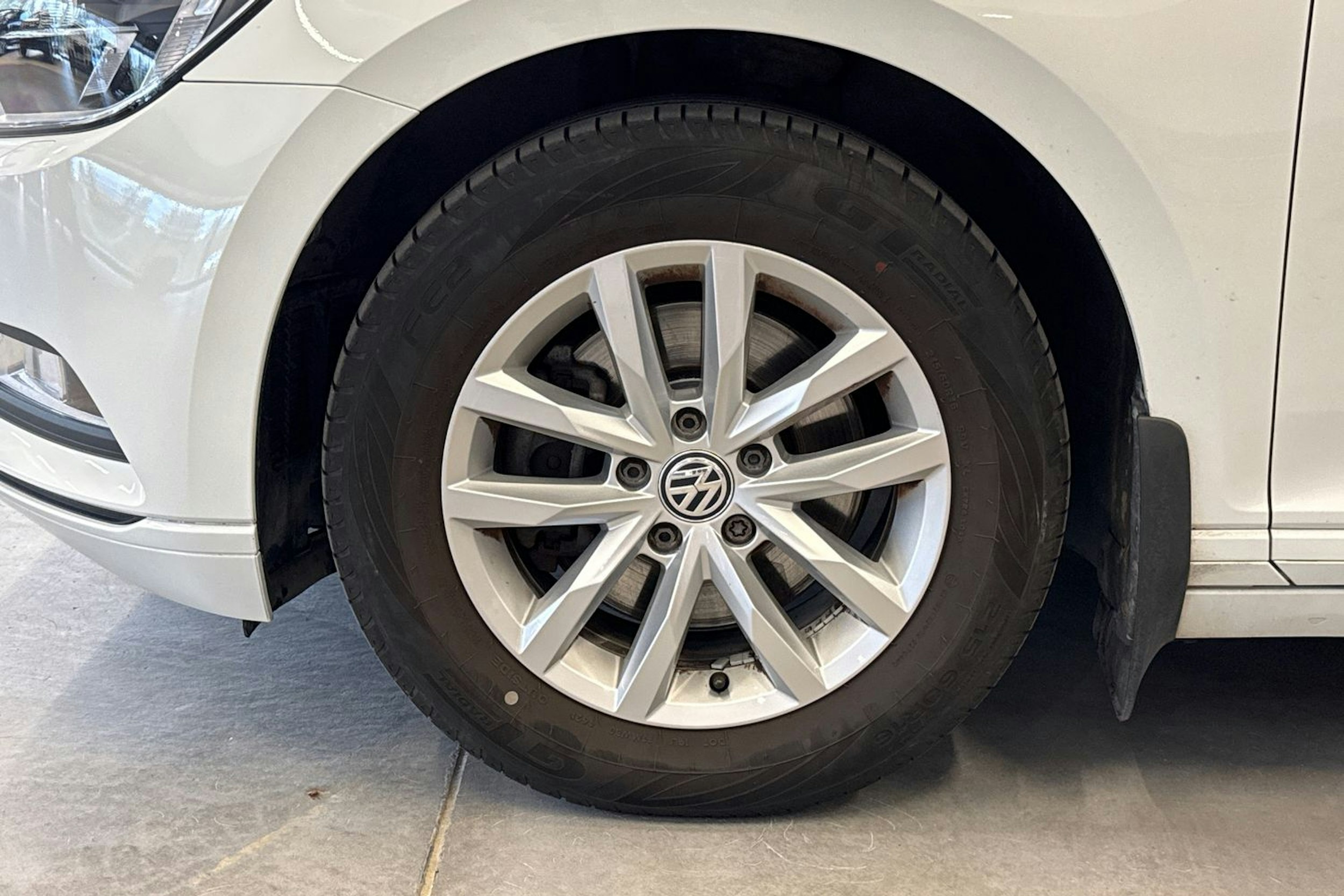 Valkoinen Volkswagen PASSAT 2015 kuva 11.
