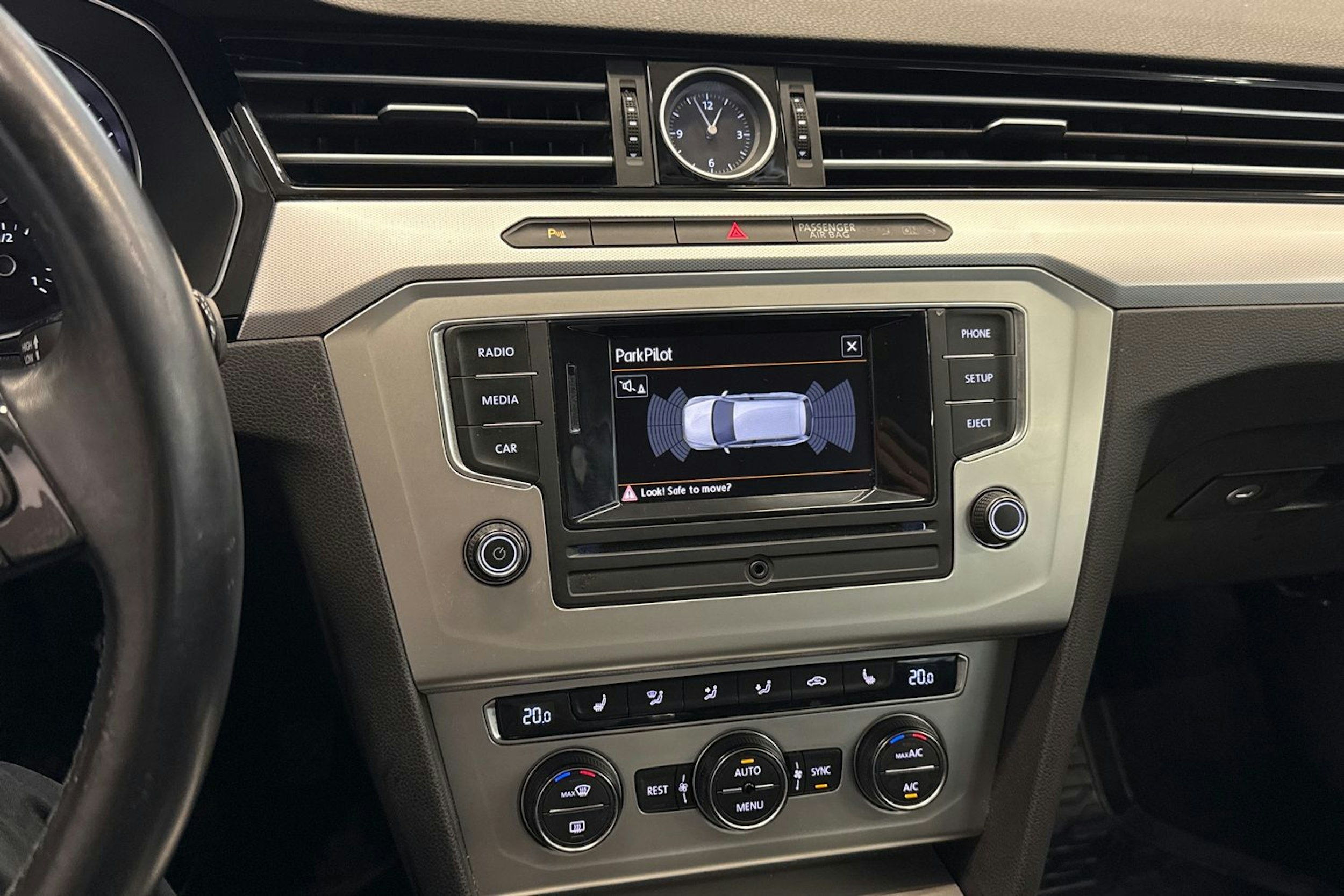 Valkoinen Volkswagen PASSAT 2015 kuva 17.