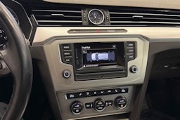Valkoinen Volkswagen PASSAT 2015 kuva 17.
