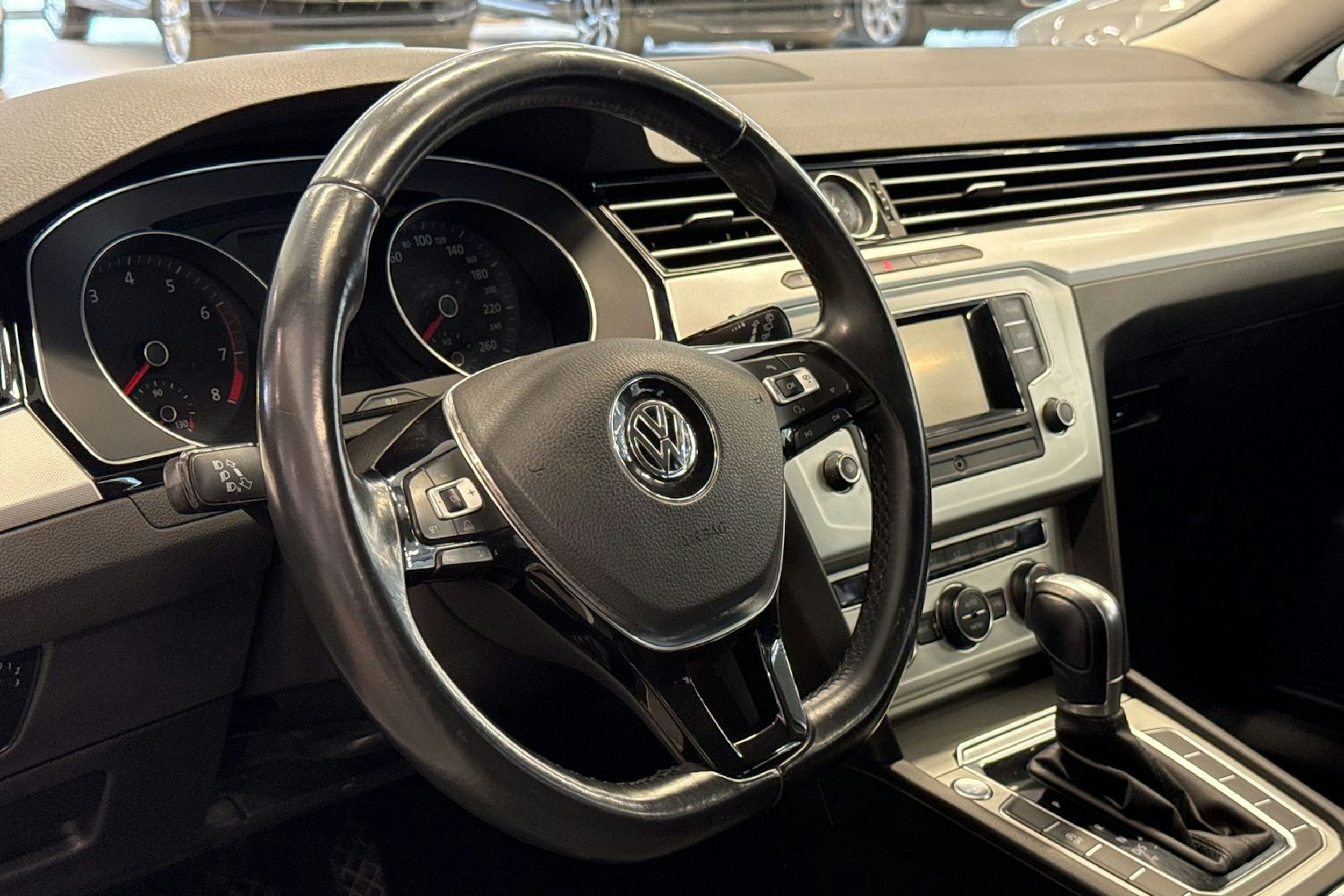 Valkoinen Volkswagen PASSAT 2015 kuva 19.
