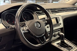 Valkoinen Volkswagen PASSAT 2015 kuva 19.
