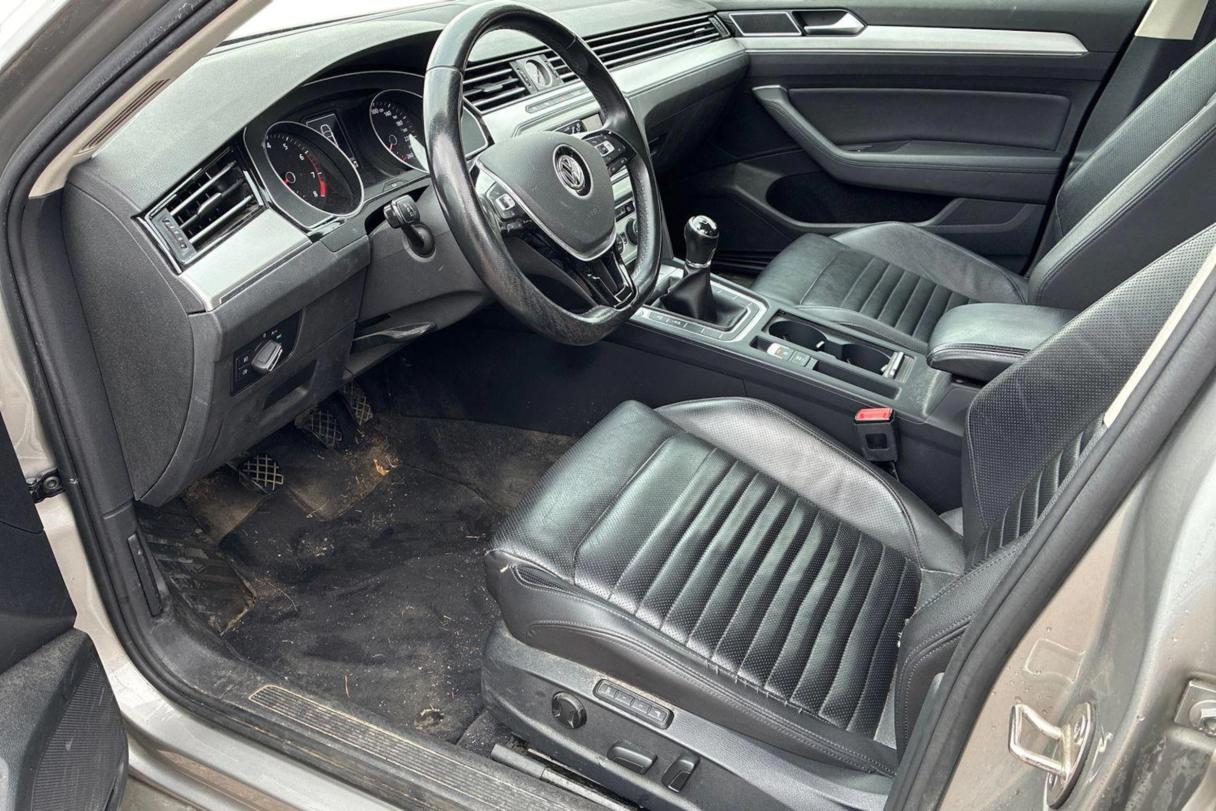 Harmaa Volkswagen PASSAT 2015 kuva 3.