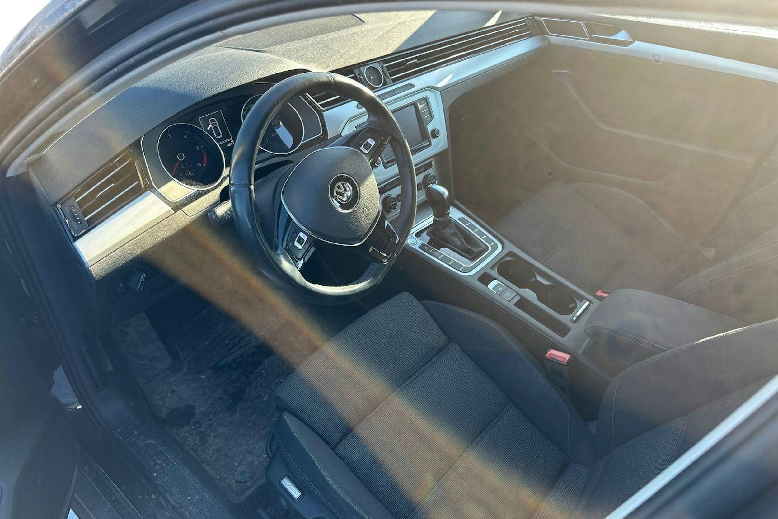 ruskea (beige) Volkswagen Passat 2015 kuva 3.