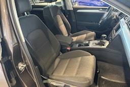 ruskea (beige) Volkswagen Passat 2015 kuva 14.