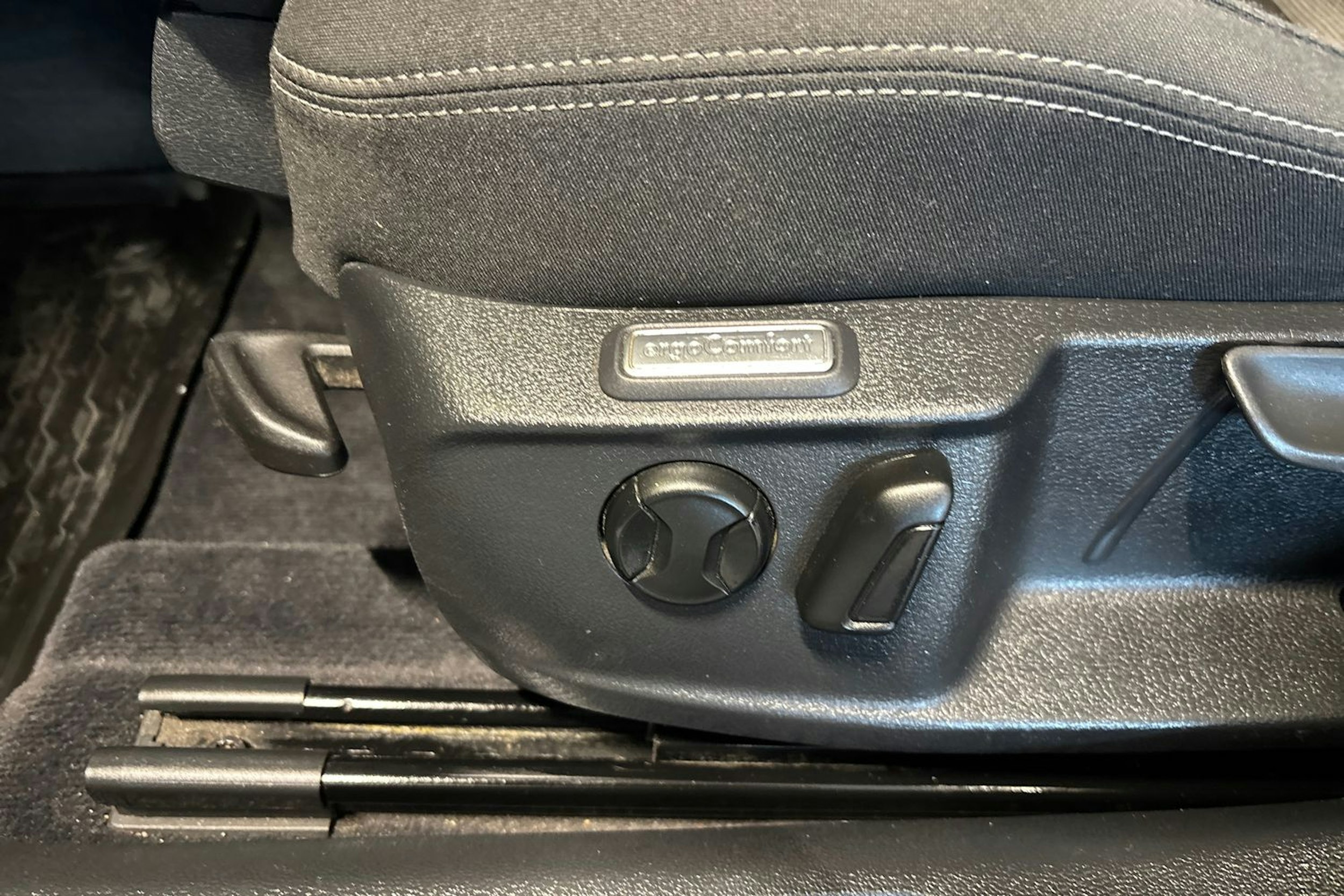 ruskea (beige) Volkswagen Passat 2015 kuva 18.