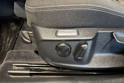 ruskea (beige) Volkswagen Passat 2015 kuva 18.