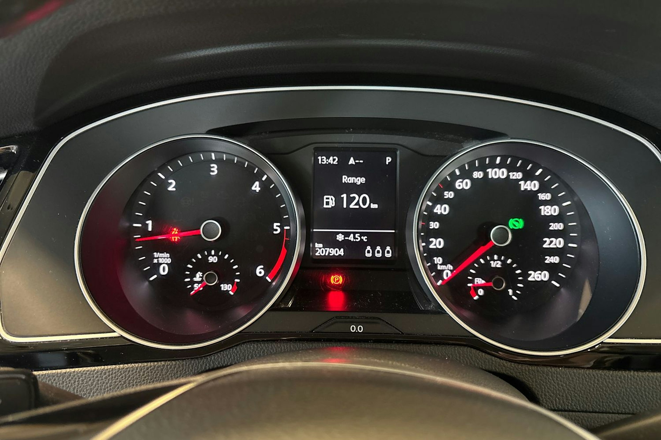 ruskea (beige) Volkswagen Passat 2015 kuva 19.