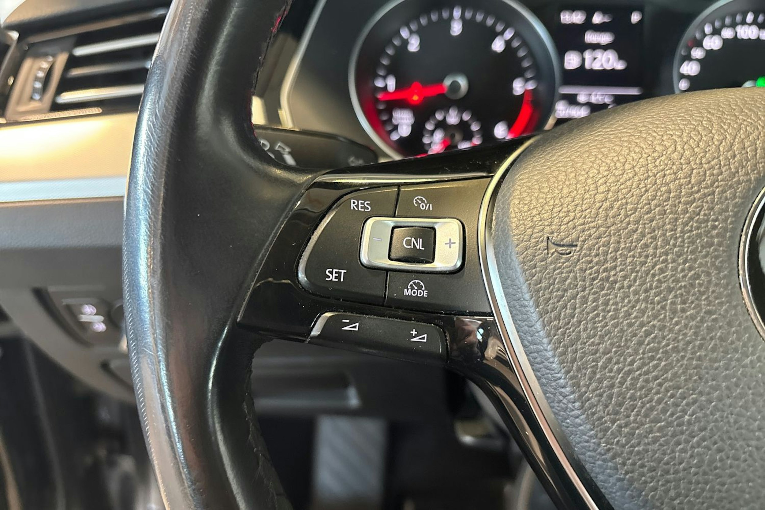 ruskea (beige) Volkswagen Passat 2015 kuva 20.