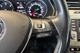 ruskea (beige) Volkswagen Passat 2015 kuva 21.