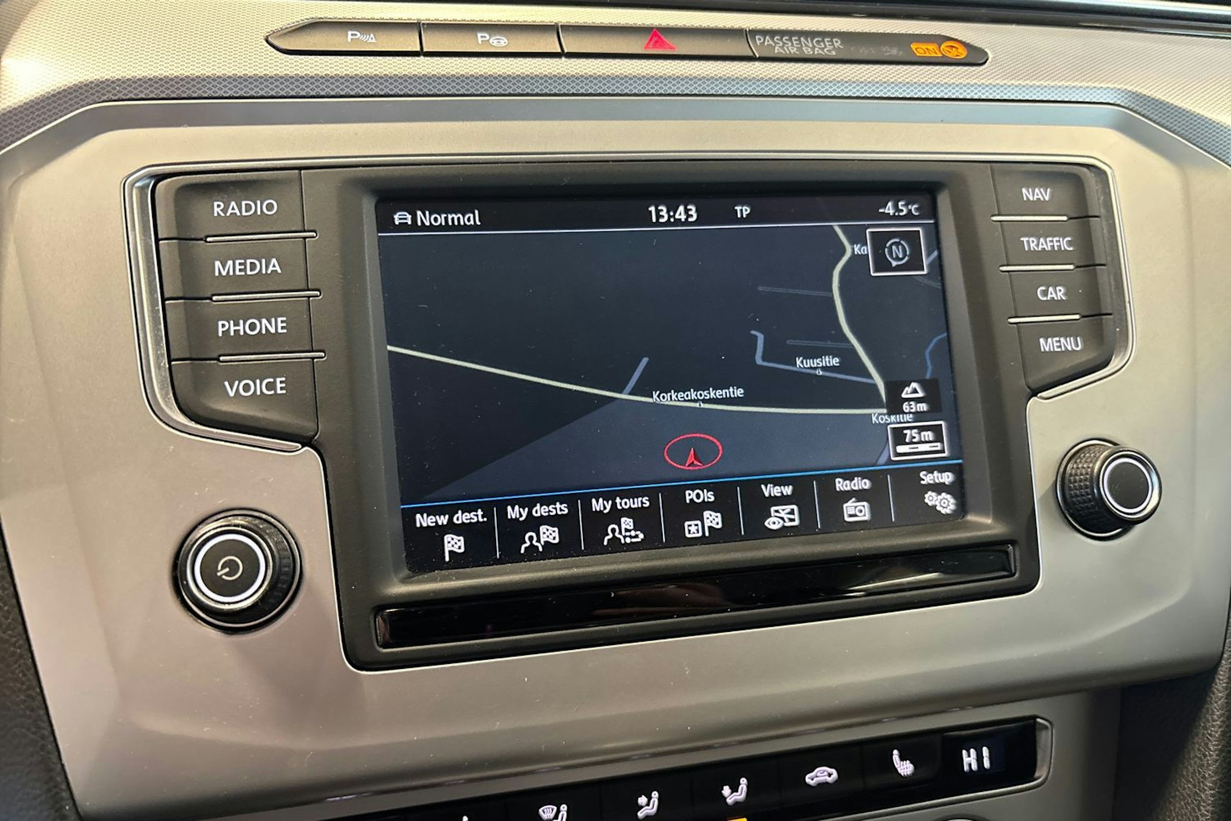 ruskea (beige) Volkswagen Passat 2015 kuva 22.