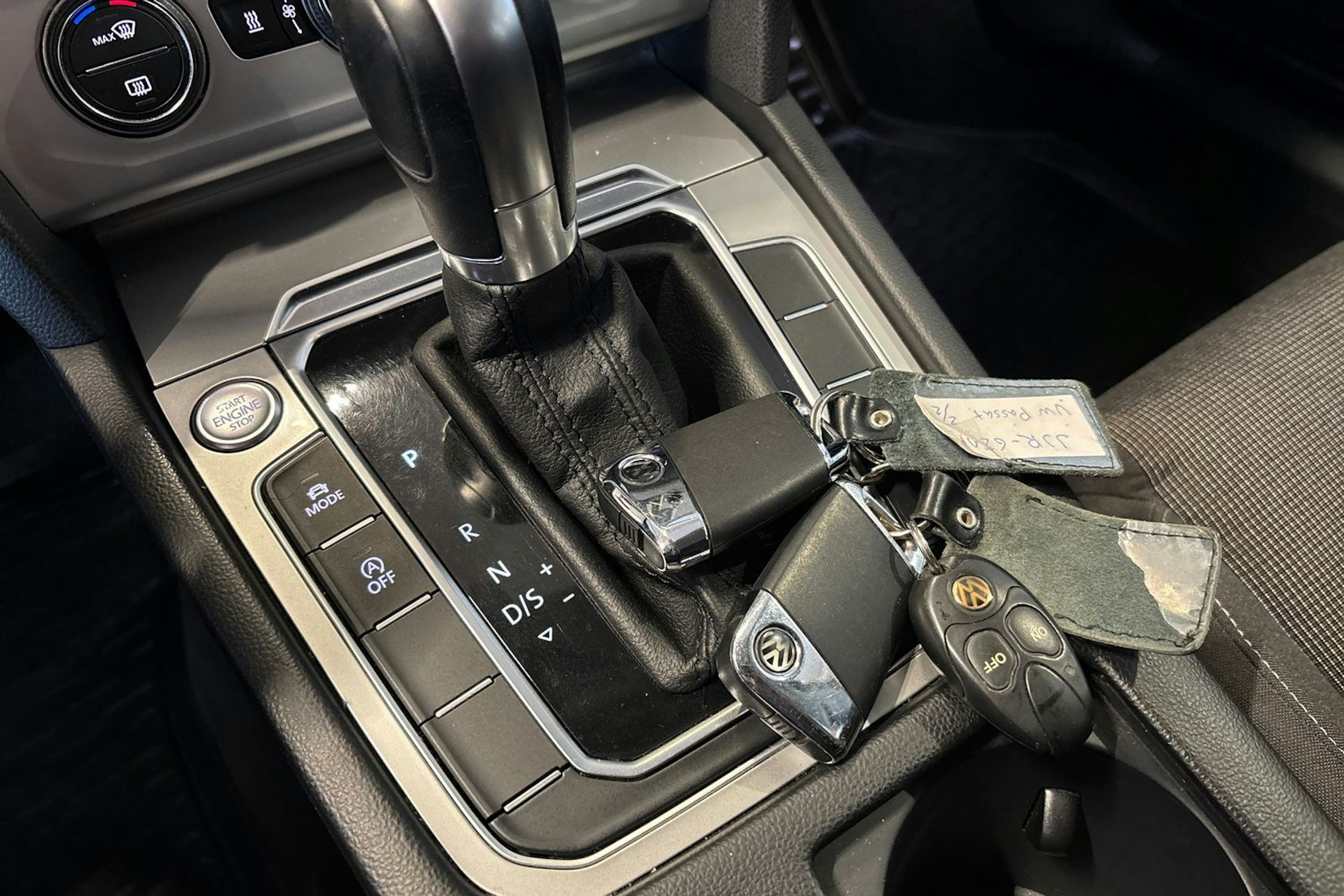 ruskea (beige) Volkswagen Passat 2015 kuva 24.