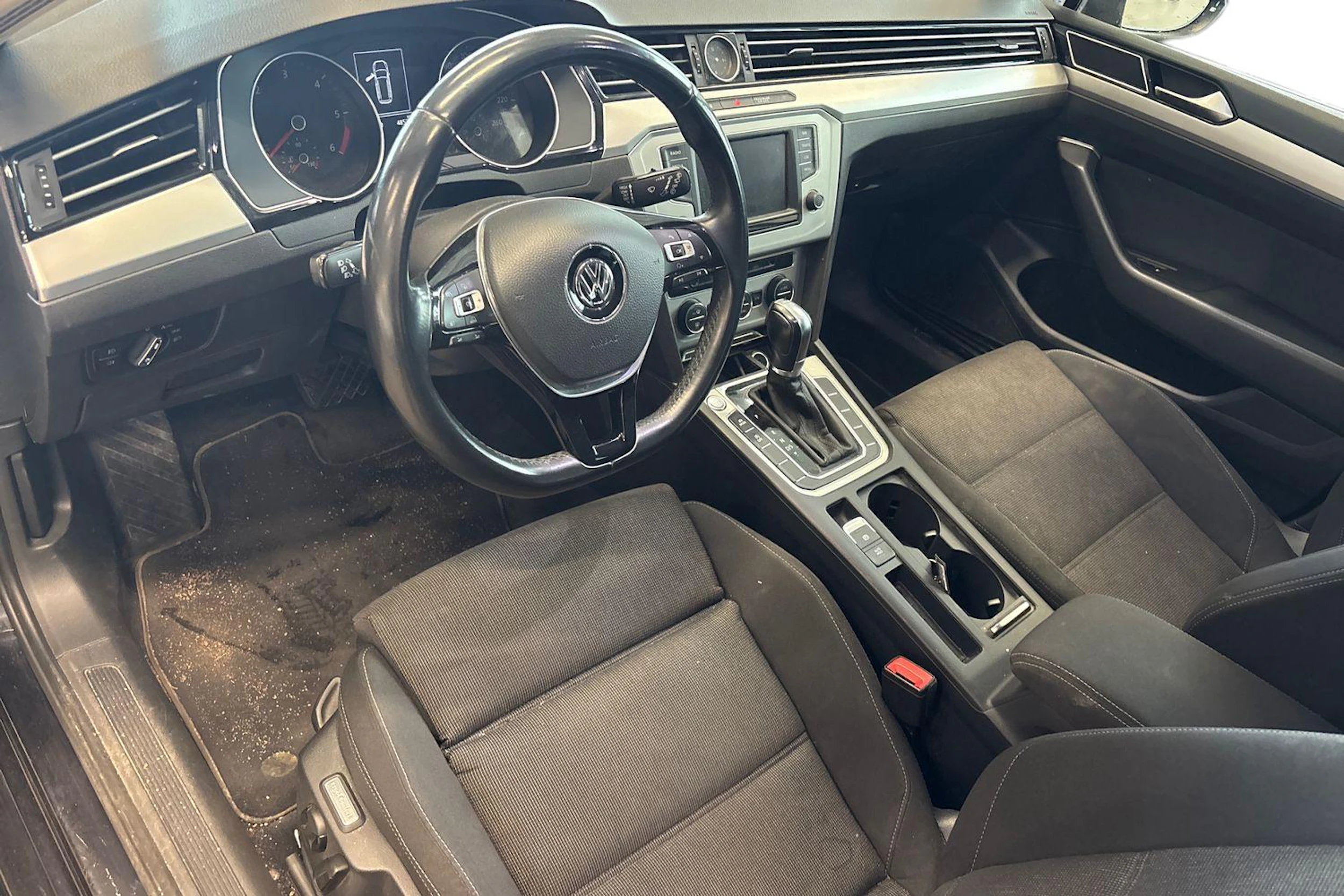 musta Volkswagen Passat 2016 kuva 3.