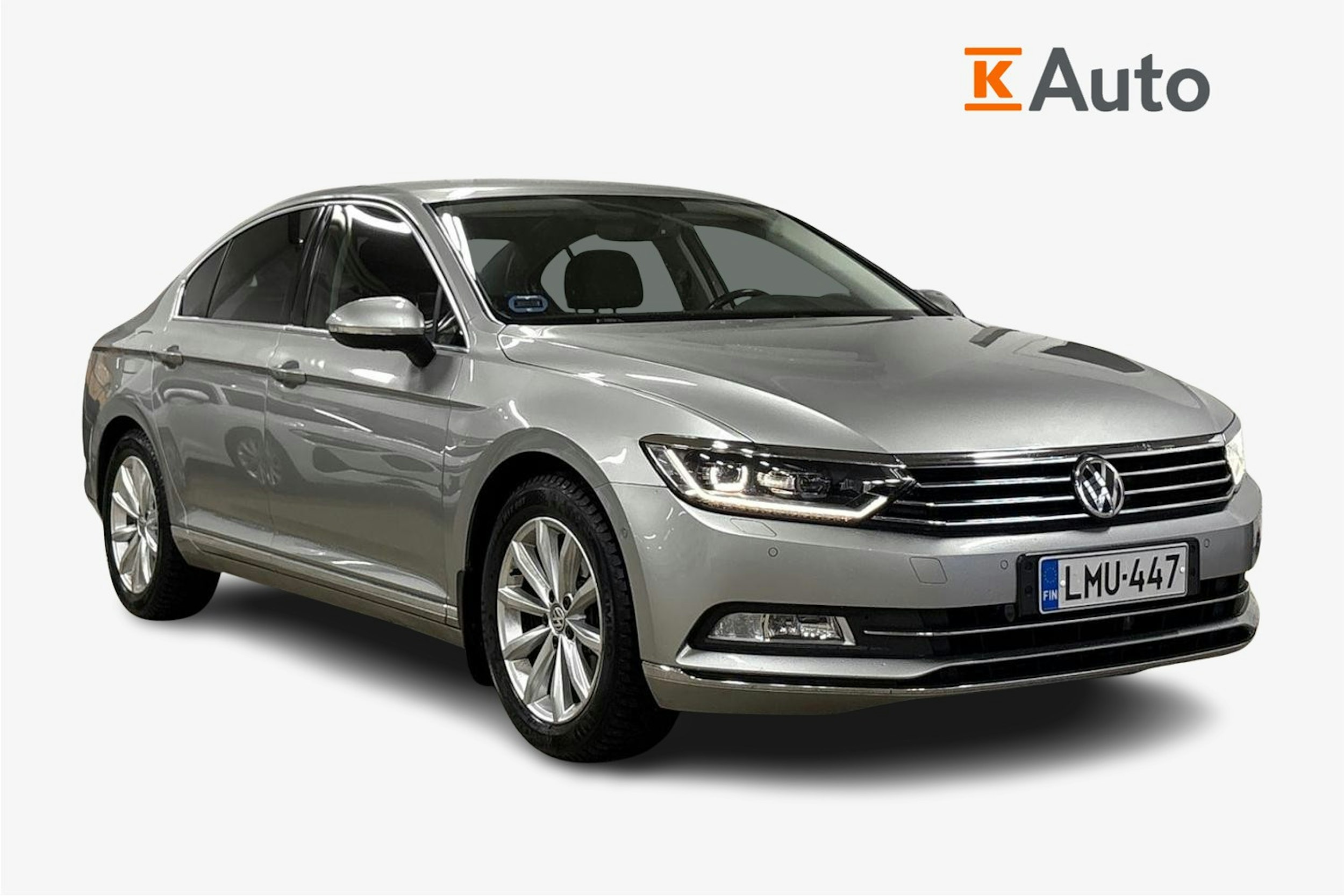 harmaa Volkswagen Passat 2015 kuva 1.