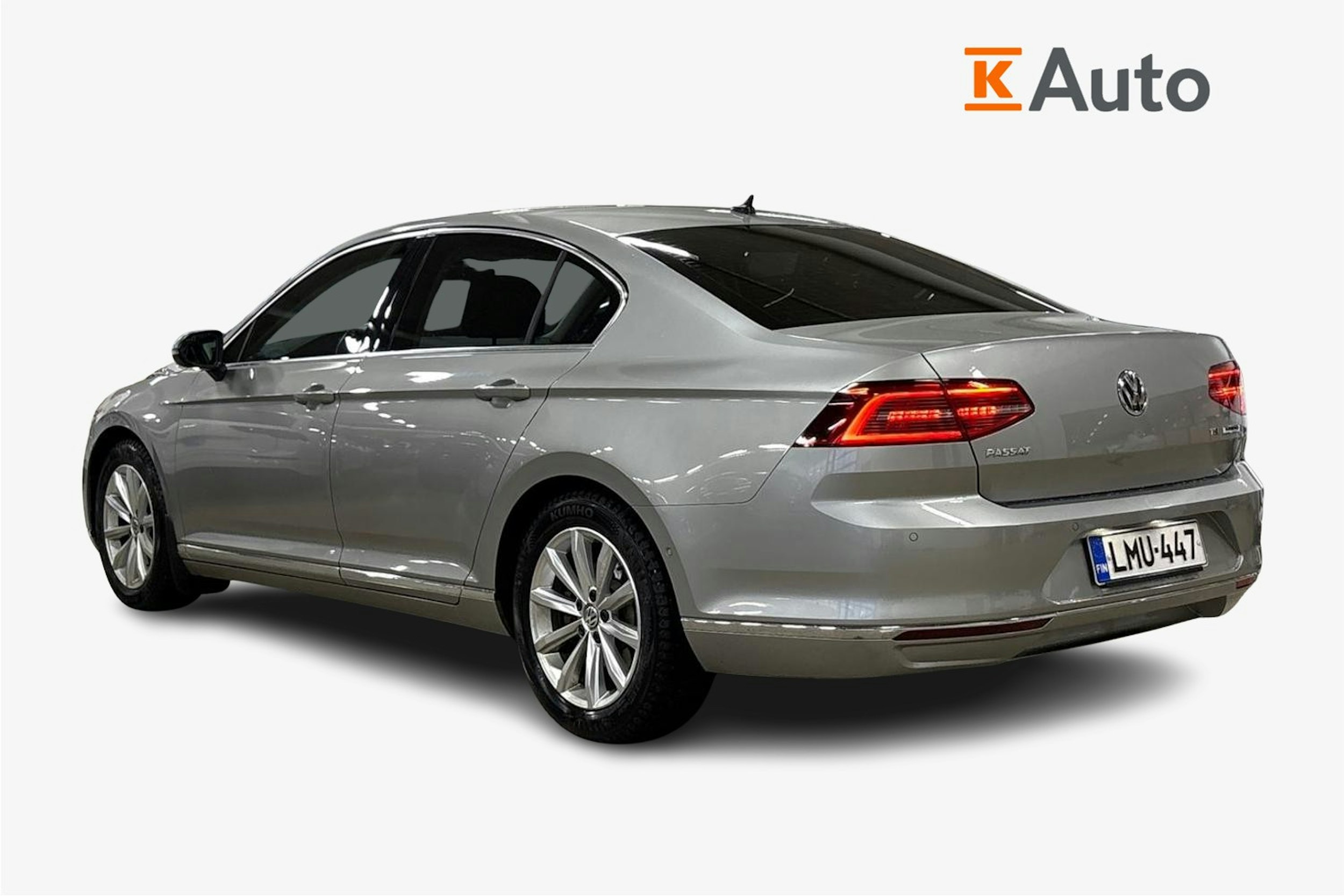 harmaa Volkswagen Passat 2015 kuva 2.