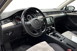 harmaa Volkswagen Passat 2016 kuva 6.