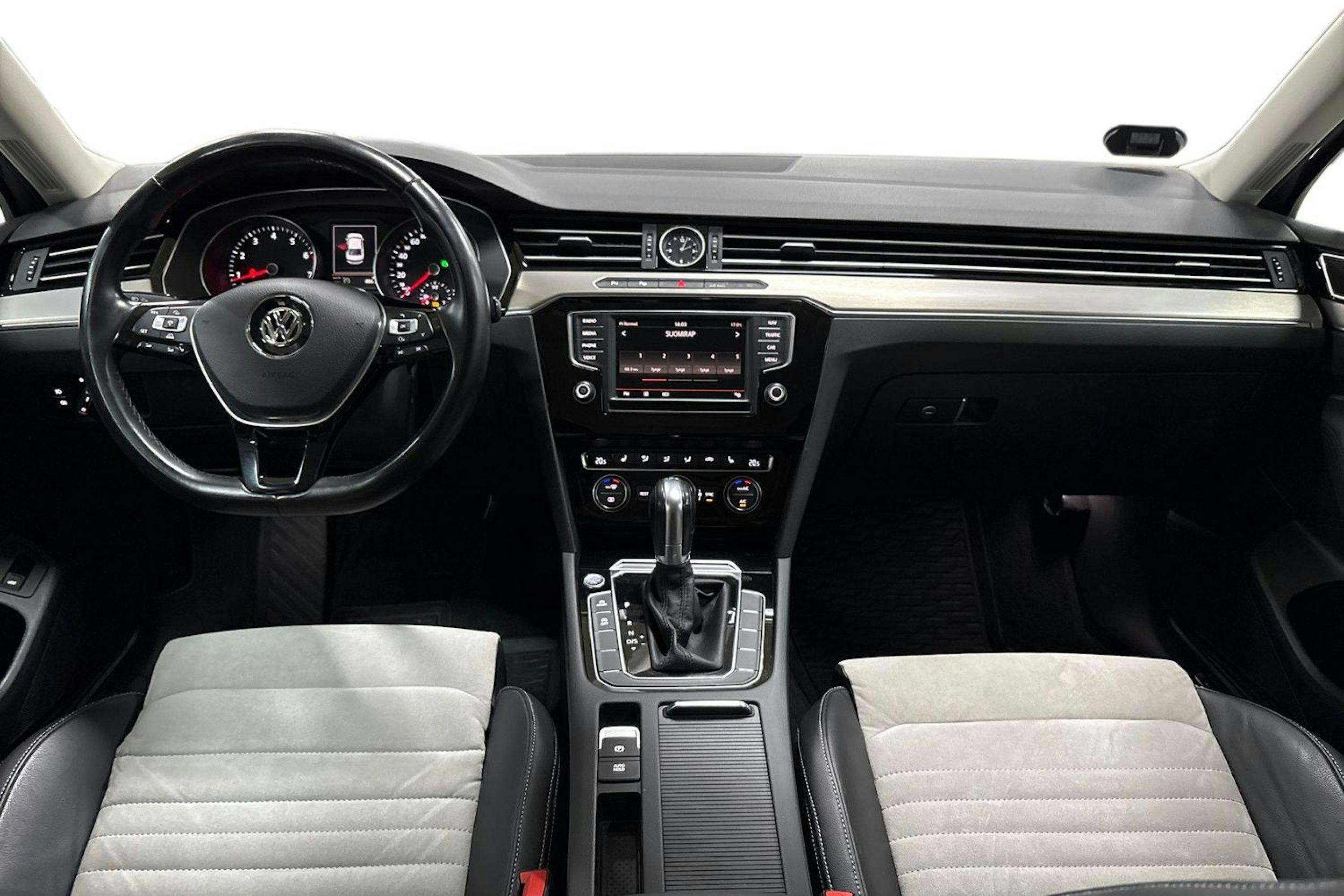 harmaa Volkswagen Passat 2016 kuva 7.