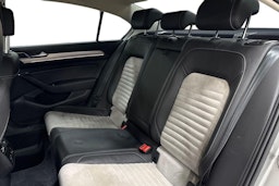 harmaa Volkswagen Passat 2016 kuva 8.