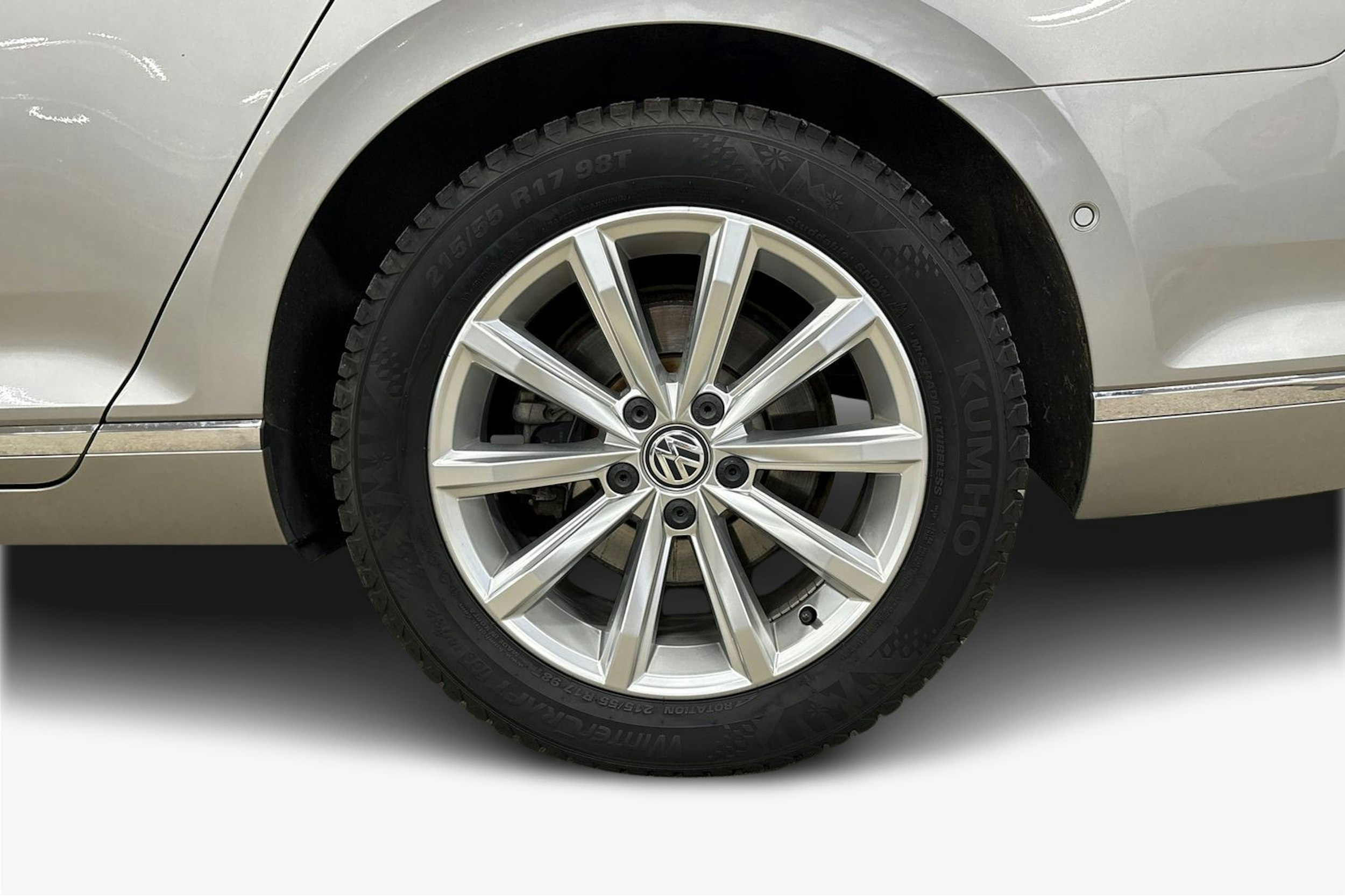 harmaa Volkswagen Passat 2016 kuva 9.