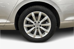 harmaa Volkswagen Passat 2016 kuva 9.