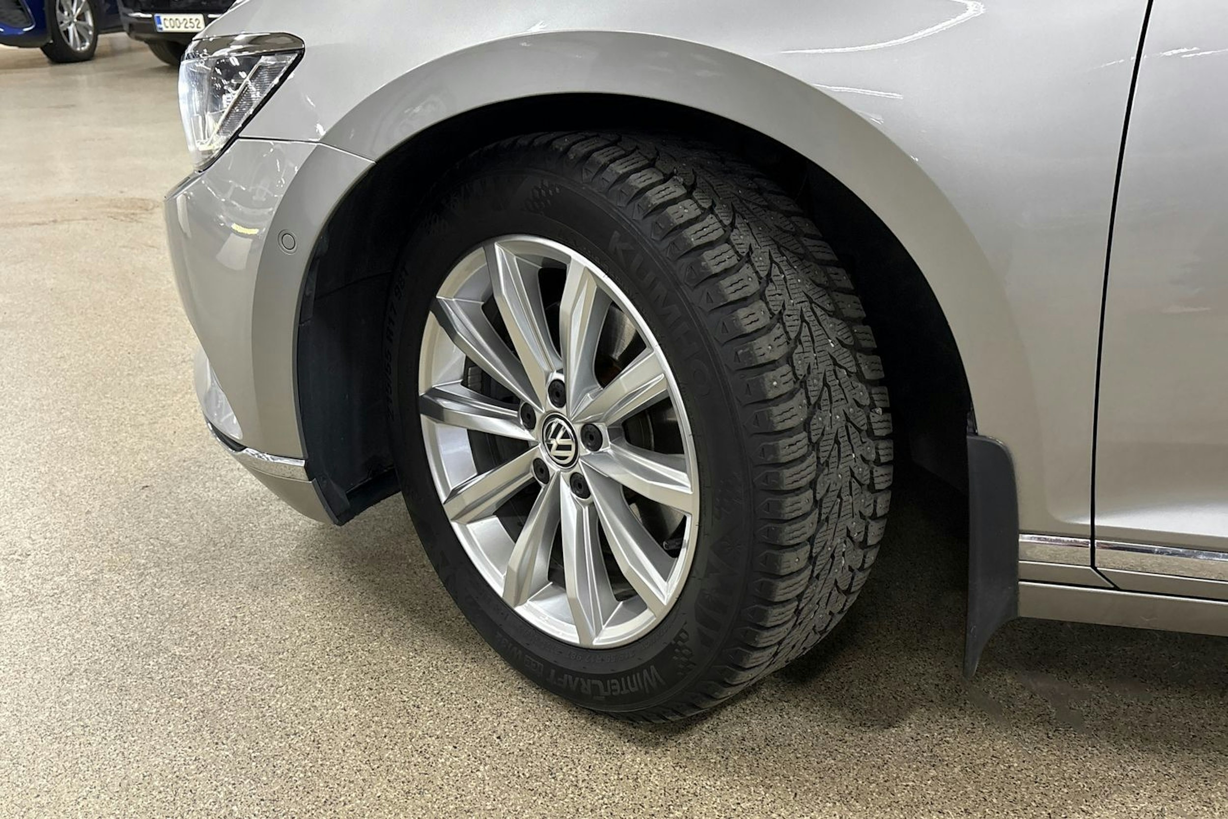 harmaa Volkswagen Passat 2016 kuva 10.