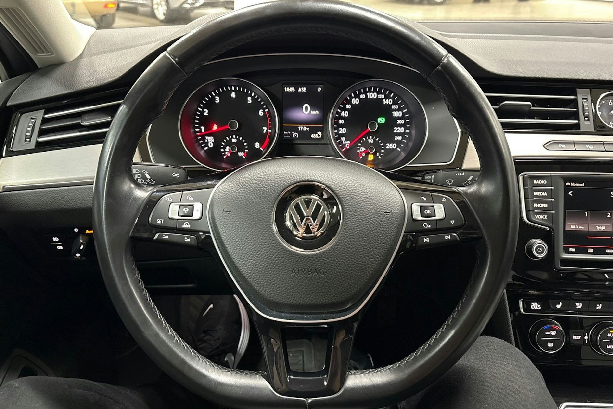 harmaa Volkswagen Passat 2016 kuva 11.