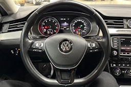 harmaa Volkswagen Passat 2016 kuva 11.