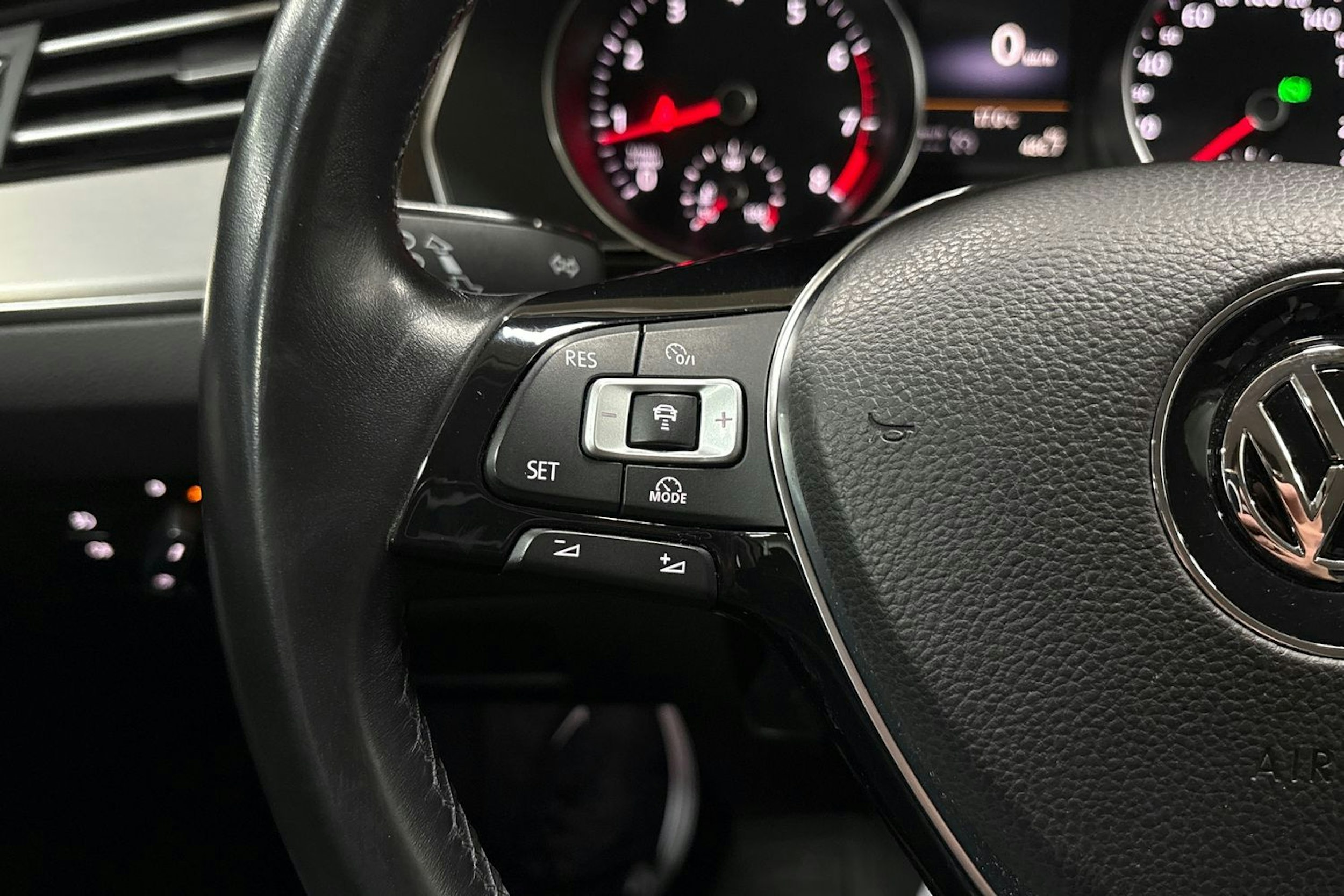 harmaa Volkswagen Passat 2016 kuva 12.