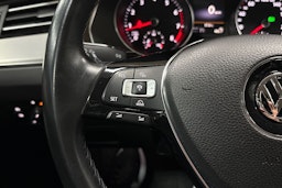 harmaa Volkswagen Passat 2016 kuva 12.