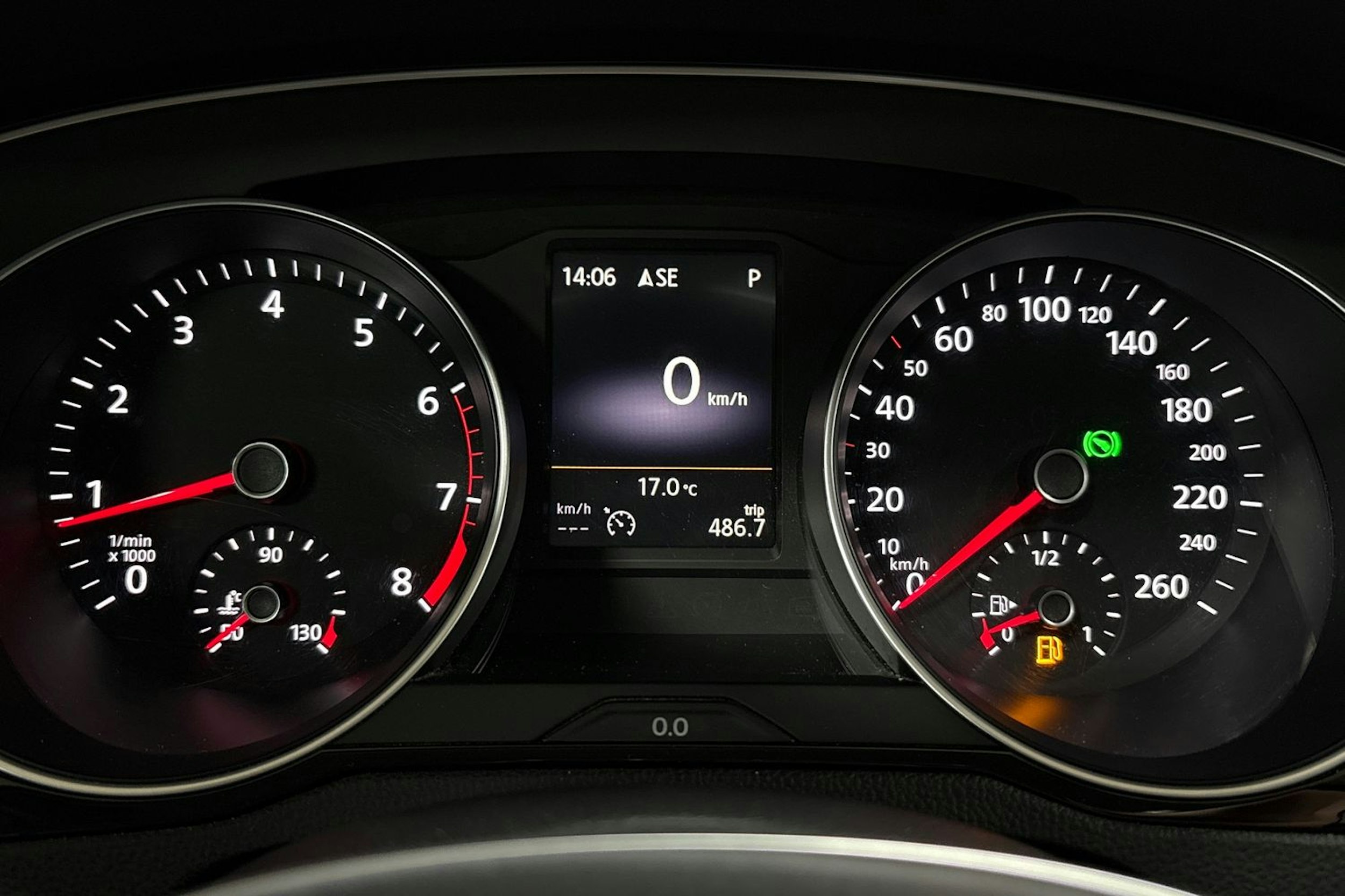 harmaa Volkswagen Passat 2016 kuva 14.