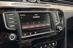 harmaa Volkswagen Passat 2016 kuva 15.