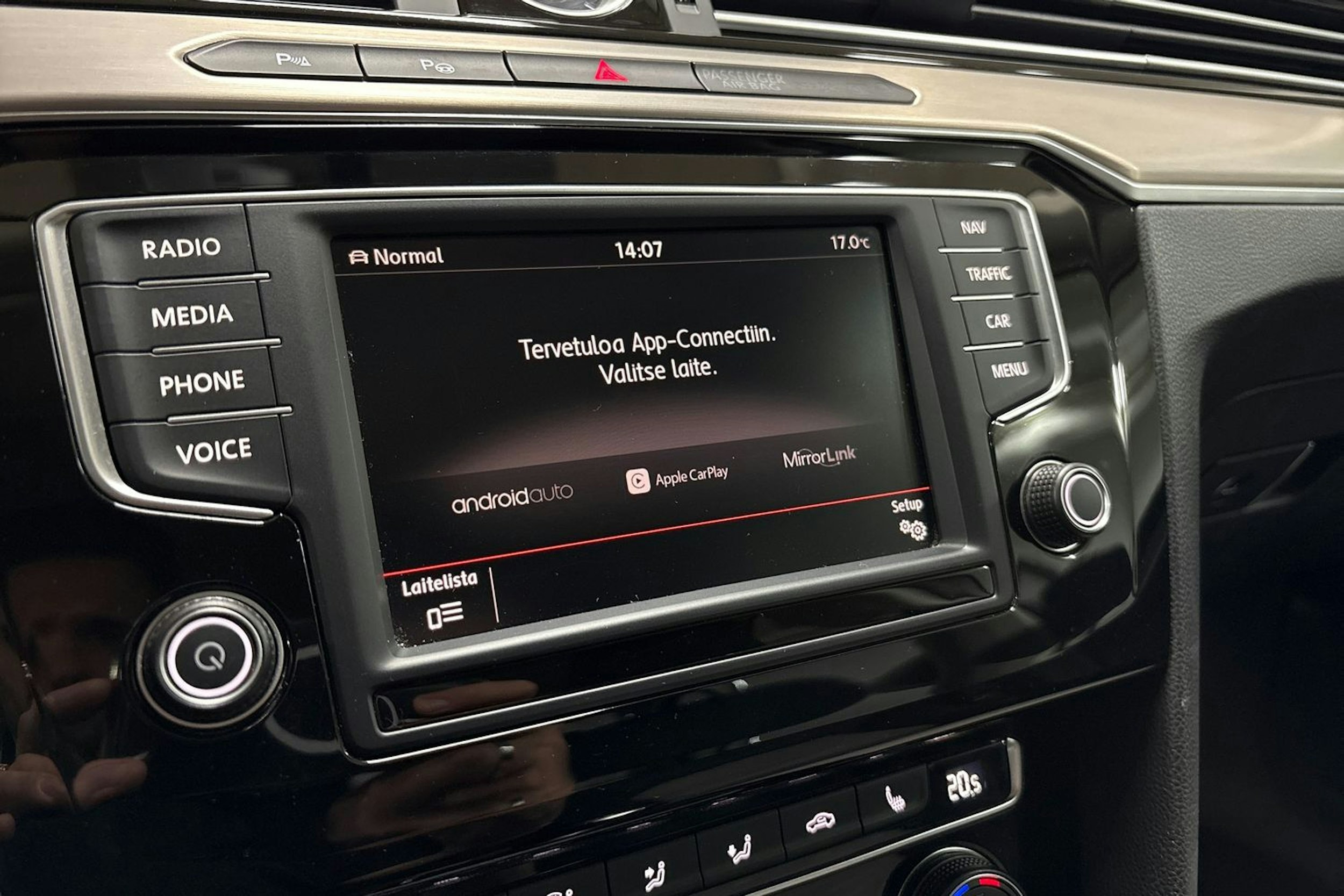 harmaa Volkswagen Passat 2016 kuva 16.