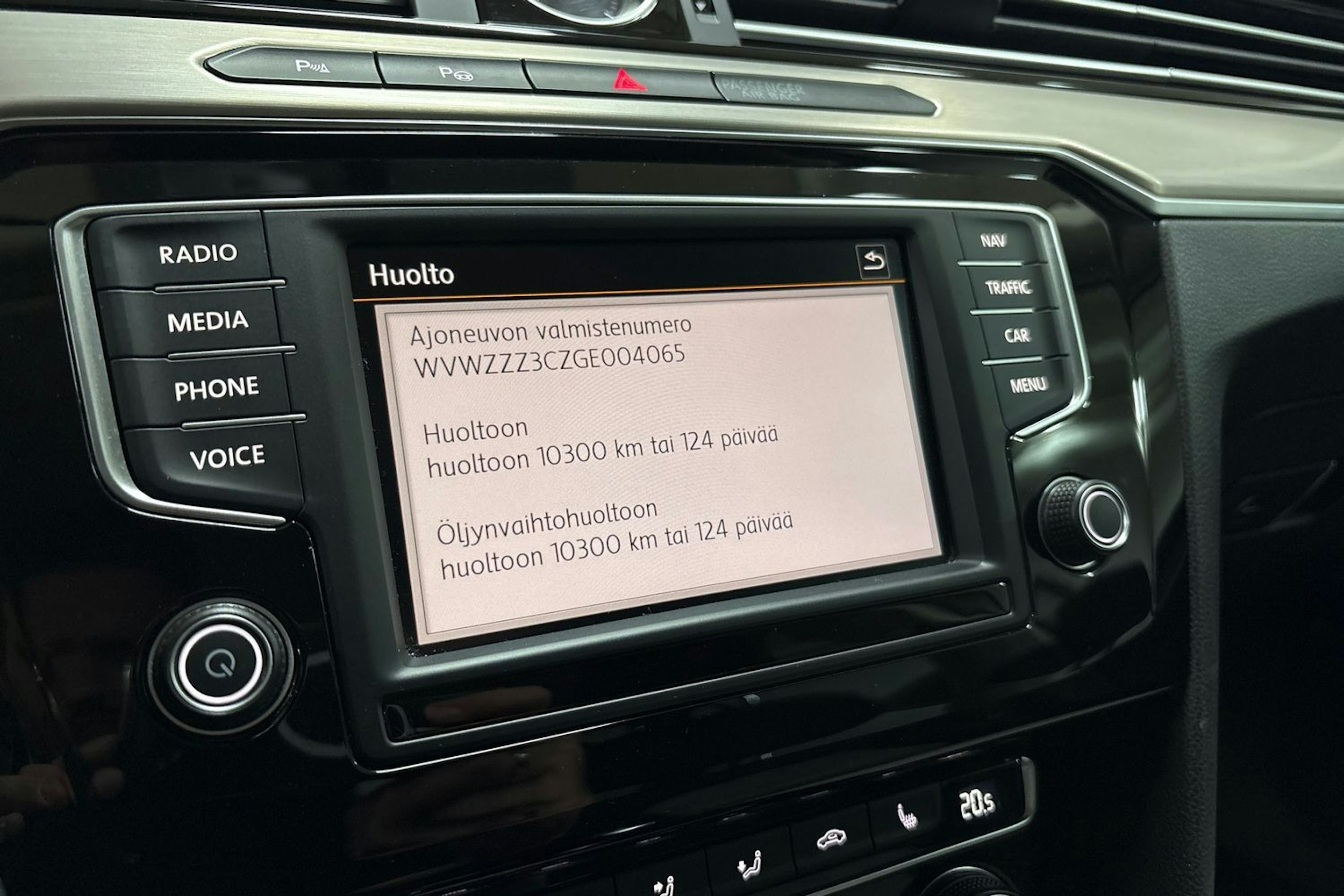 harmaa Volkswagen Passat 2016 kuva 17.