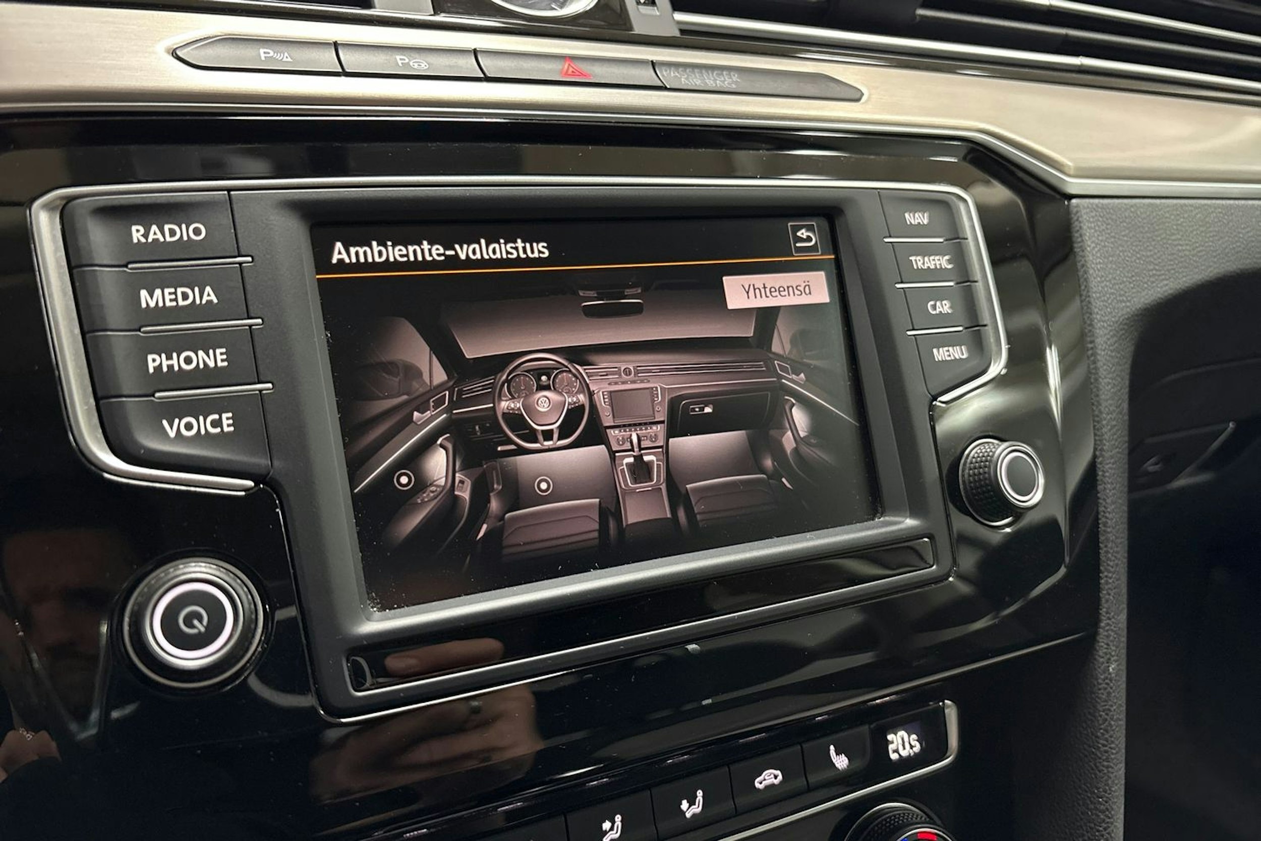 harmaa Volkswagen Passat 2016 kuva 18.