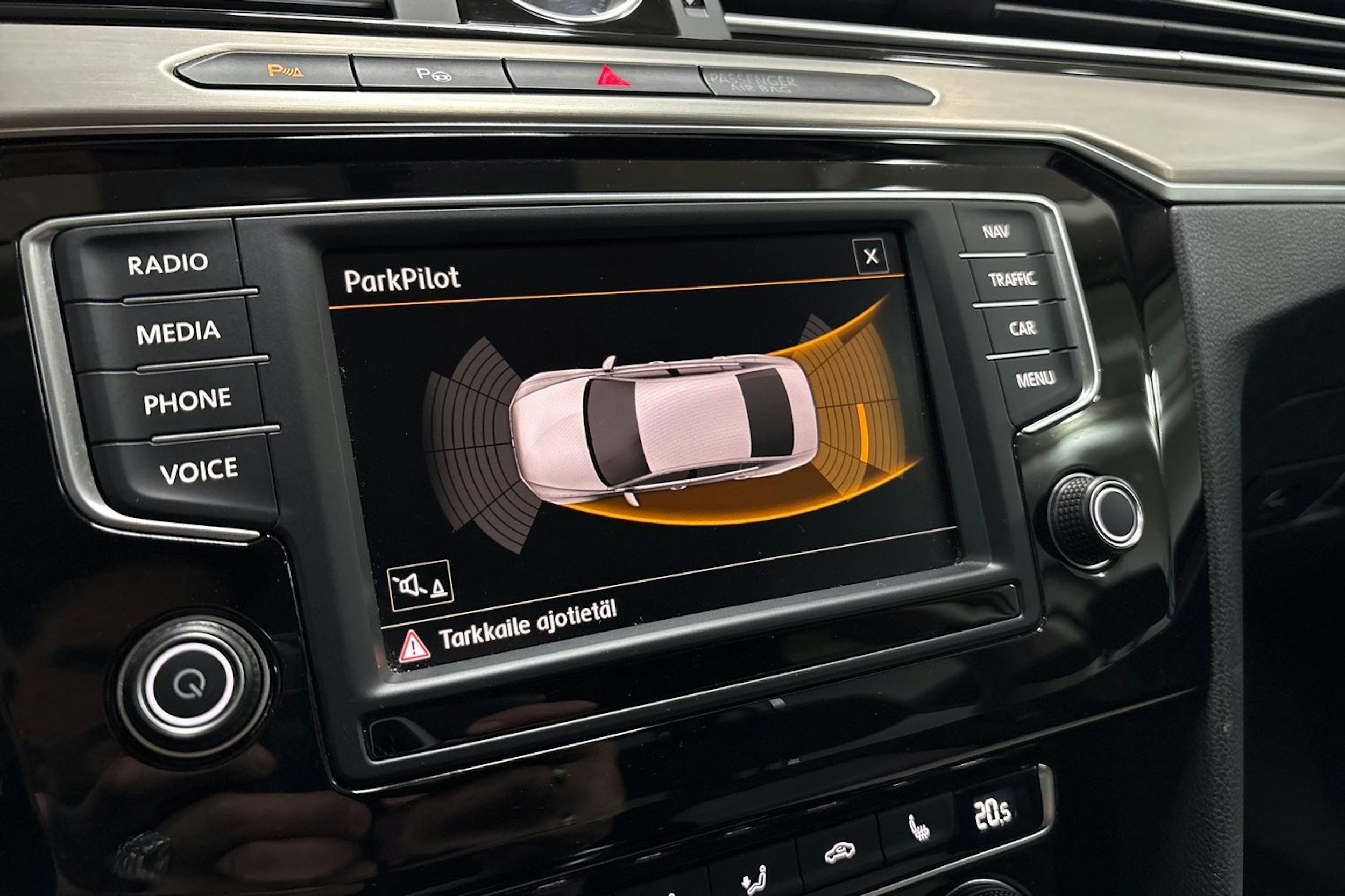 harmaa Volkswagen Passat 2016 kuva 19.