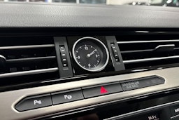 harmaa Volkswagen Passat 2016 kuva 22.