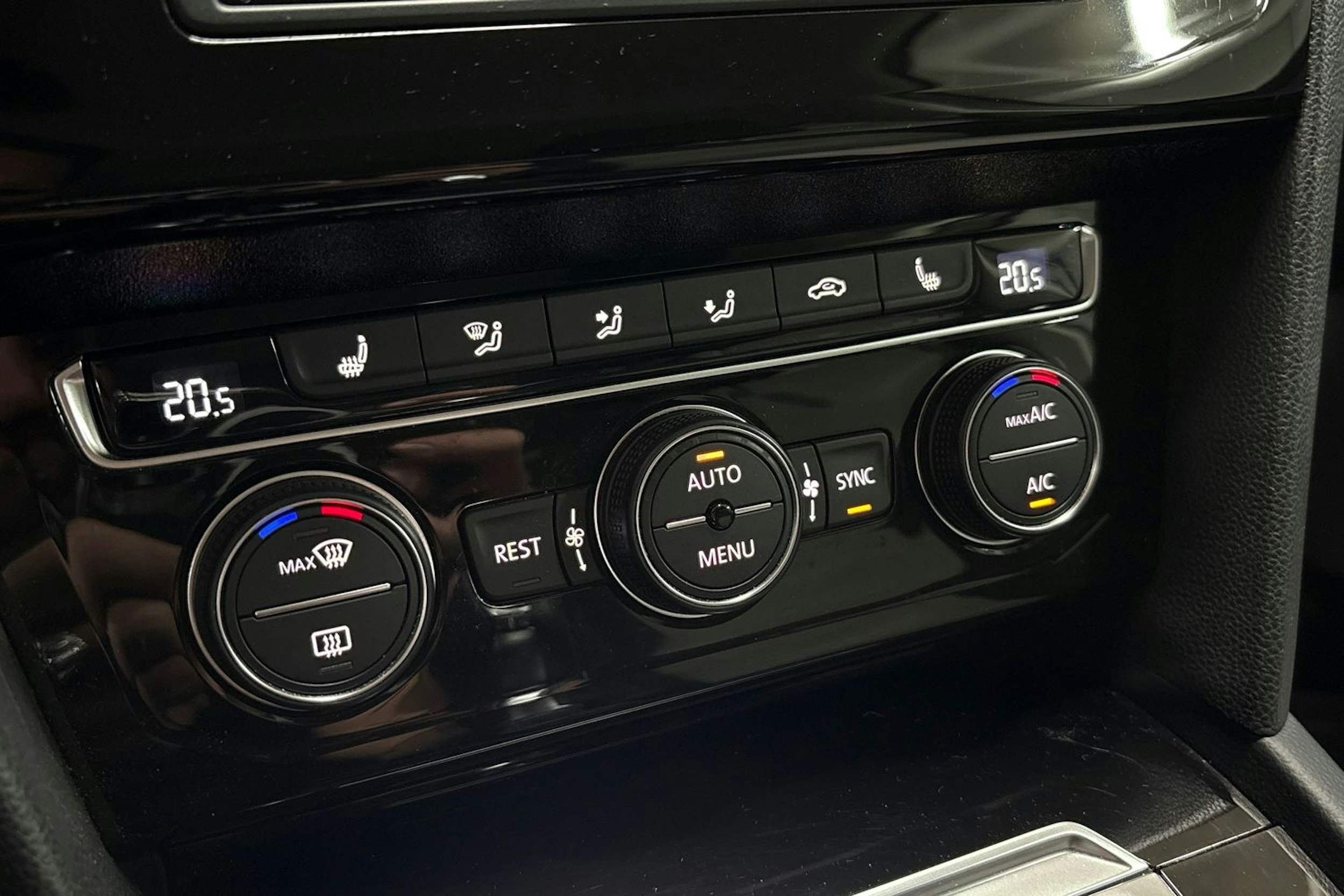 harmaa Volkswagen Passat 2016 kuva 23.