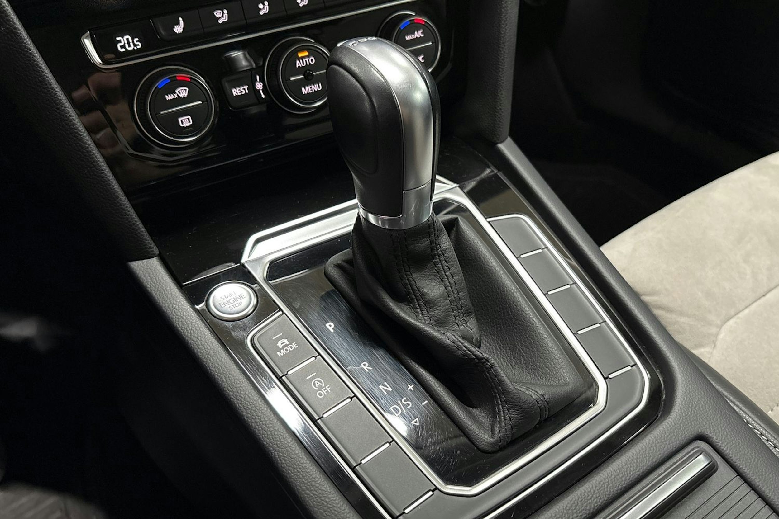 harmaa Volkswagen Passat 2016 kuva 24.