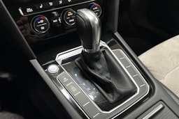 harmaa Volkswagen Passat 2016 kuva 24.