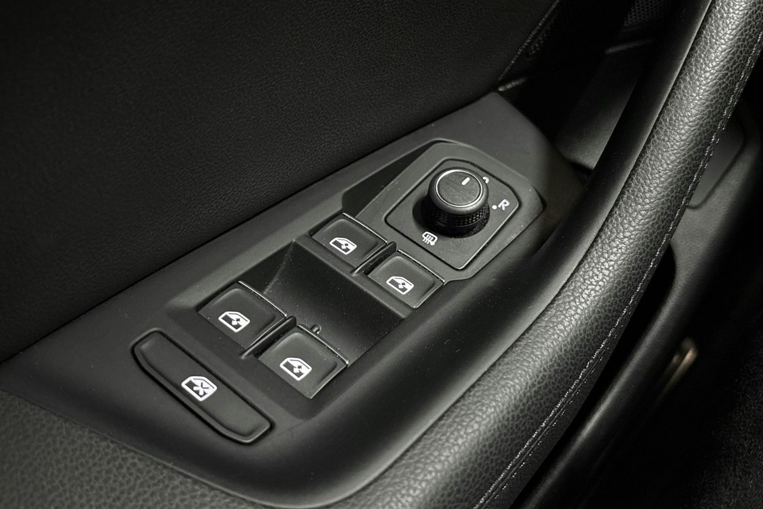 harmaa Volkswagen Passat 2016 kuva 26.