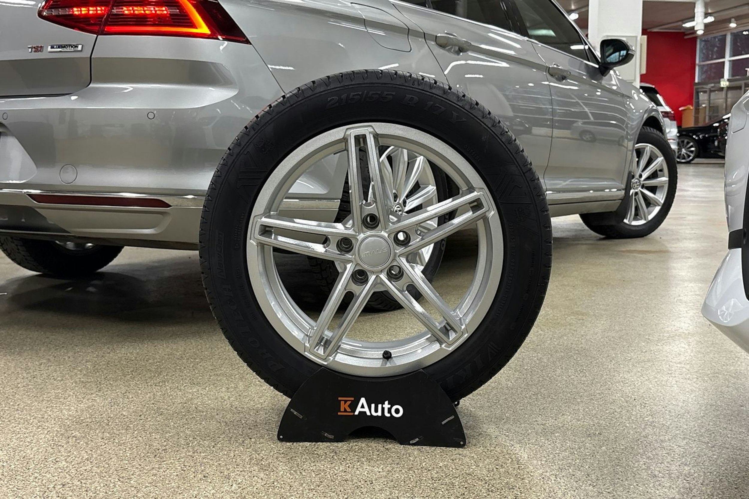 harmaa Volkswagen Passat 2016 kuva 27.